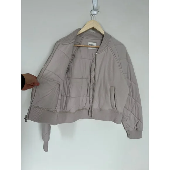 Abercrombie & Fitch Quilted Bomber Jacket Soft AF Casual Layer Cozy Warm Cropped - Picture 6 of 8